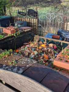 how to start composting at home with kitchen waste in a UK garden compost bin