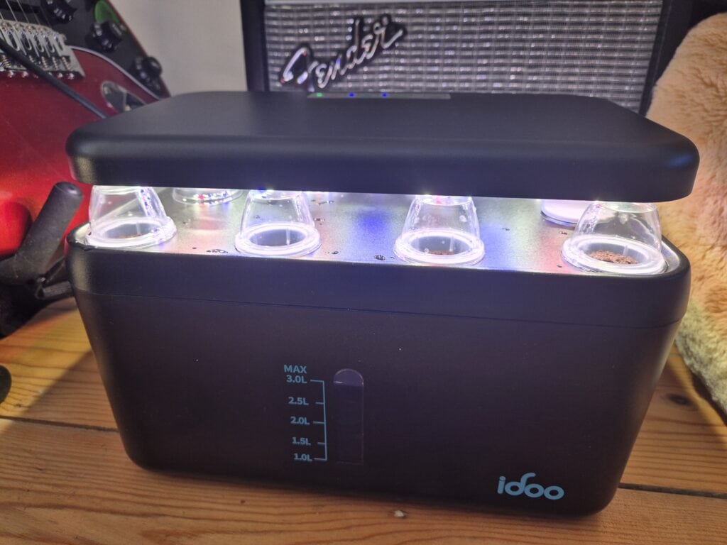 iDOO hydroponics growing system setup with grow light, water tank and seed pods